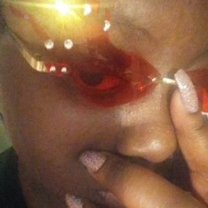 Meet your Posher, Kaye